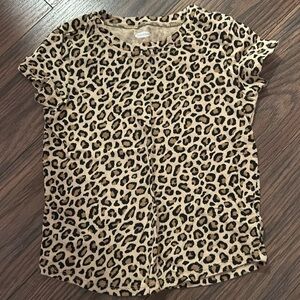 Old Navy leopard print tshirt